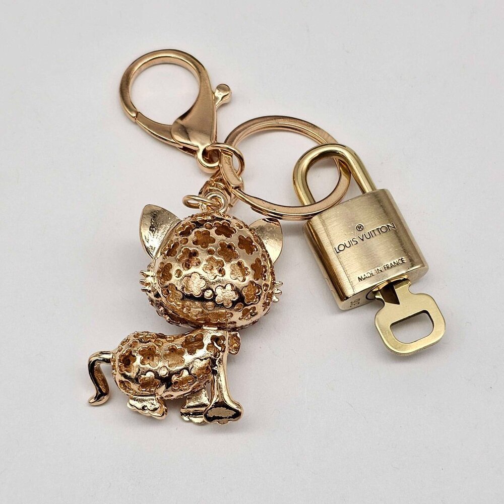 Louis Vuitton Gold Padlock Key 🔒 Authentic LV Charm + Unbranded Cat Keychain - Picture 4 of 7